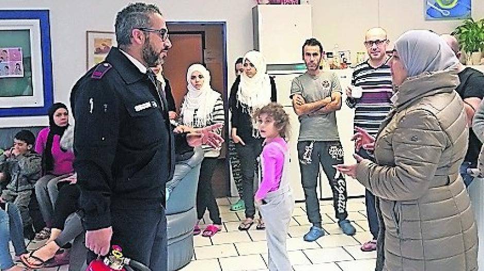  Die Florianer besuchten auch die Flüchtlingswohnheime. 