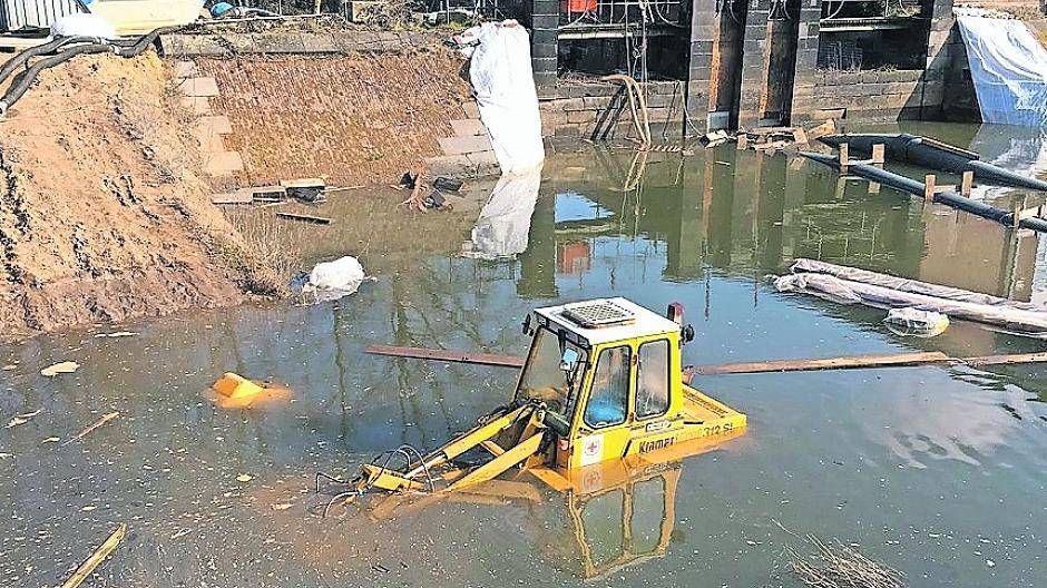 Bagger säuft im Epanchoir ab