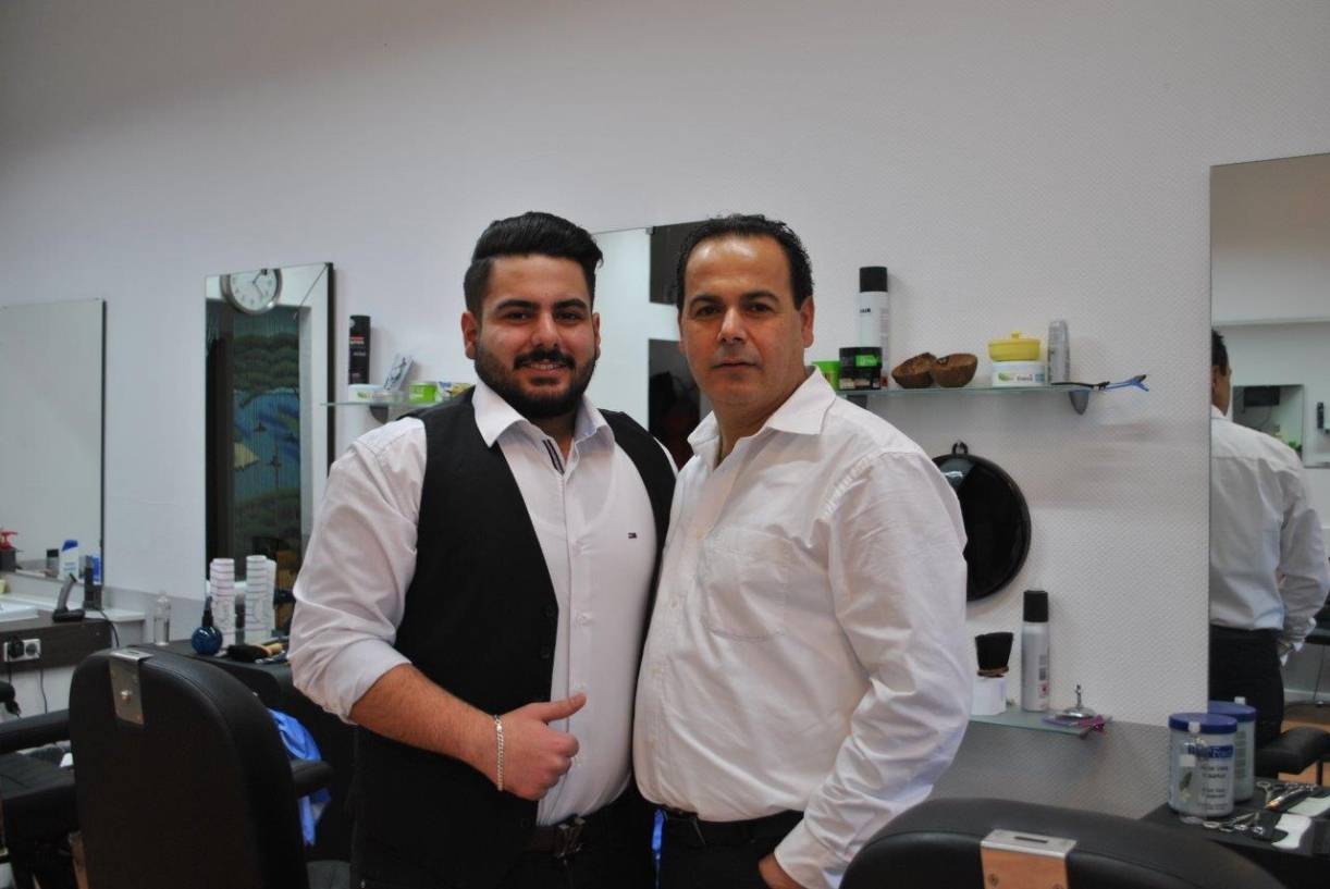 Hier steht Mann im Mittelpunkt