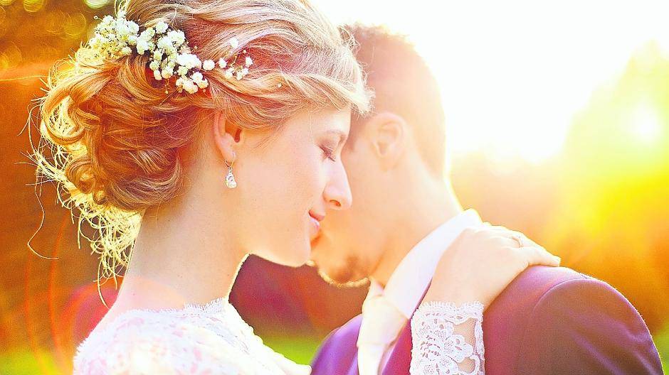 Von Kopf bis Fuß eine schöne Braut: Hochsteckfrisuren