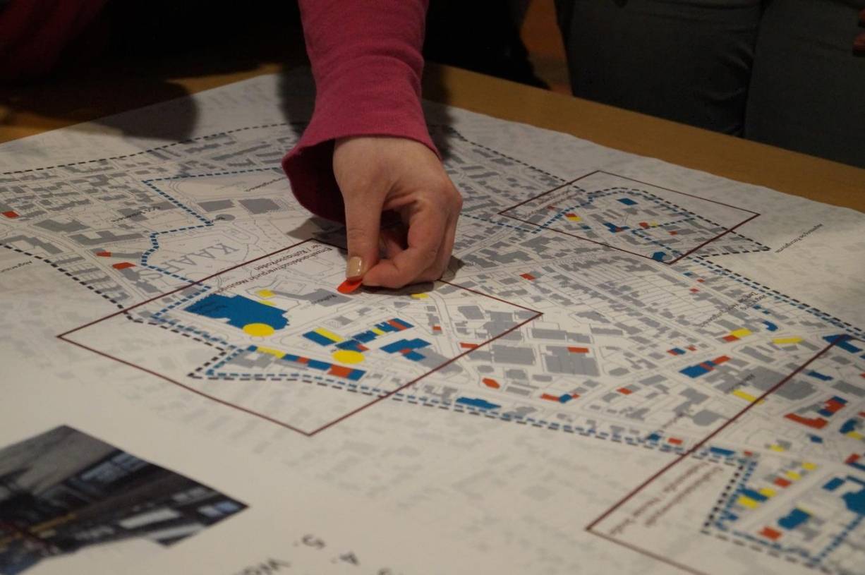  Auf Stadtkarten konnten Bürger mit Aufklebern wichtige Punkte markieren.  