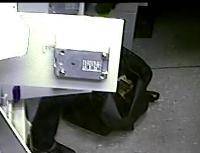 Polizei fahndet mit Fotos nach Supermarkträuber