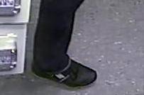 Polizei fahndet mit Fotos nach Supermarkträuber