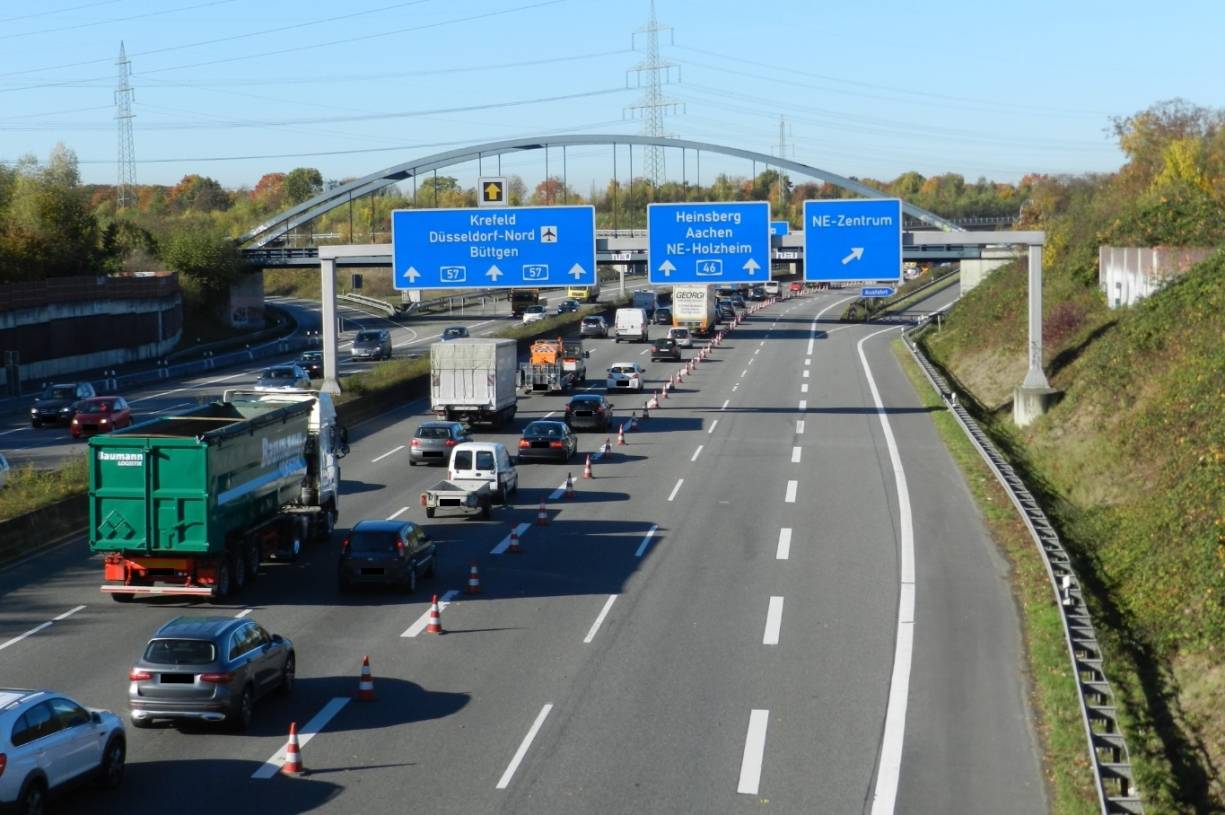 Lkw-Unfall auf der A 57: 47-Jähriger lebensgefährlich verletzt