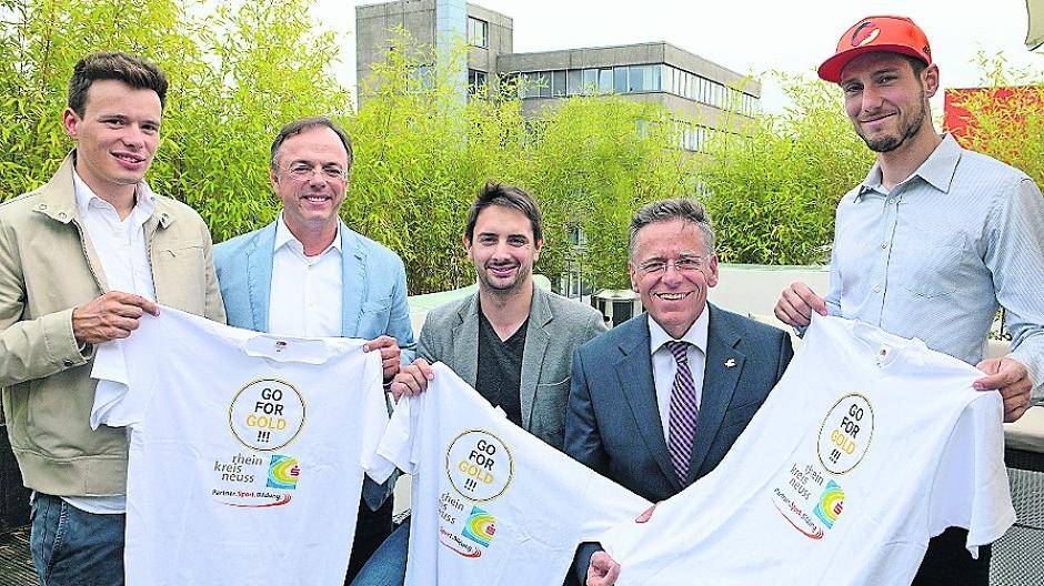  „Go for Gold“ (von links): Nils Schomber, Michael Faller, Matyas Szabo, Landrat Hans-Jürgen Petrauschke und Max Hartung freuen sich auf Olympia in Rio de Janeiro. 