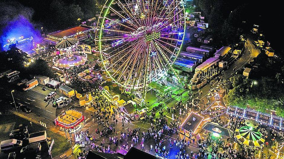  Welche Attraktion auf der Kirmes ist bei den Neussern die beliebteste? Die Antwort gibt es in der Festausgabe. 