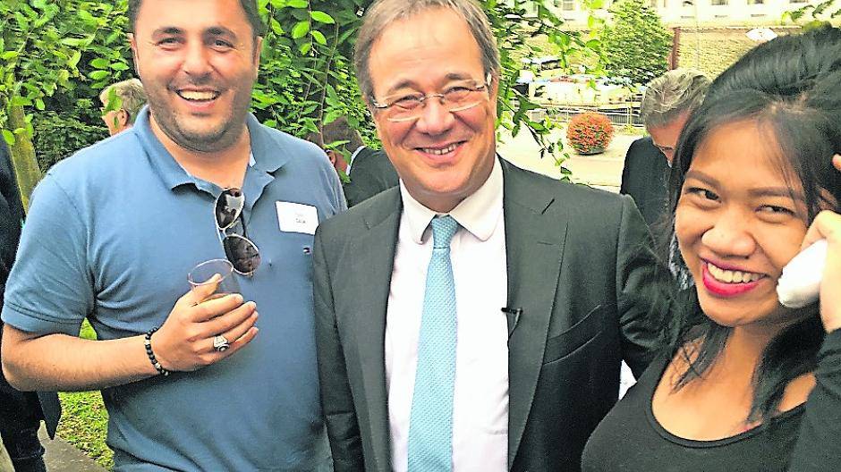 Ex-Integrationsminister Laschet freut sich über seine bunte Partei in Neuss