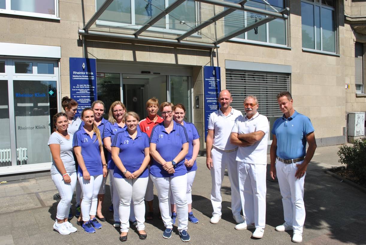  Das Team der Rheintor-Klinik hilft „Schützen in der Not“. 