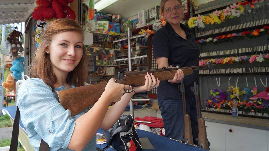 Auf Platz 8 landeten die Schießbude und das Spiegelkabinett. Gerade ersteres war für...