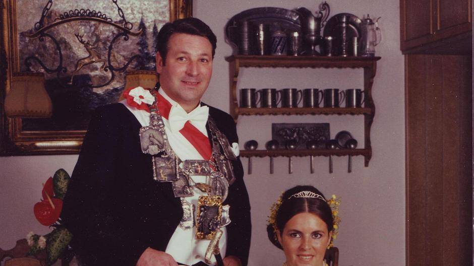 1976, Karin SchmiederCarmen Kuhnert: „Sehr elegant und außergewöhnlich. Mir gefällt...