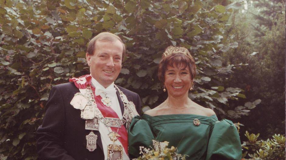 1989, Ingrid EsgenCarmen Kuhnert: „Eine sehr spezielle Robe. In den 80er Jahren waren...