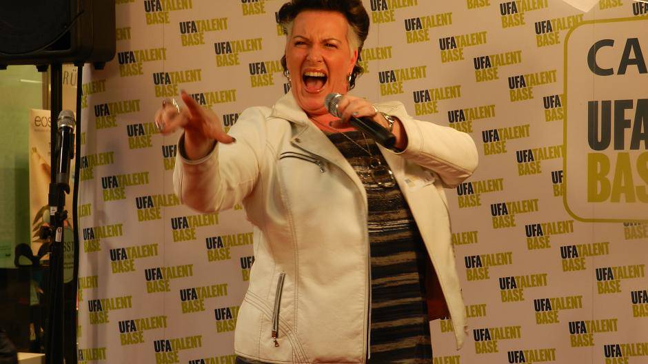 Mit den Hits "Ich will keine Schokolade" von Trude Herr, "Atemlos" von Helene Fischer...