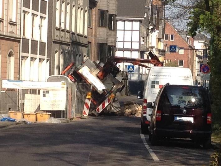 Lkw kippte beim Abladen auf die Seite