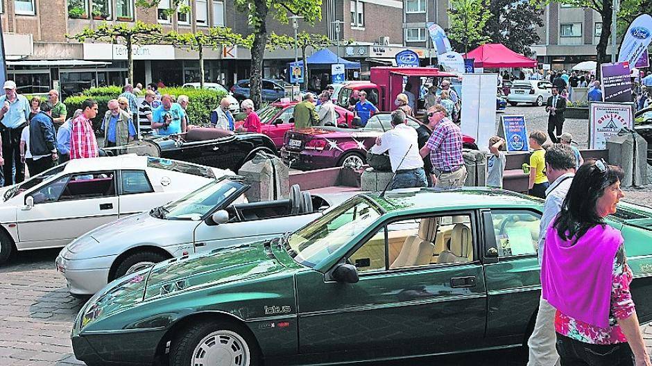  Die bunte Welt der Automobile wird am 17. Mai rund um den Rathausplatz in Büttgen präsentiert.  