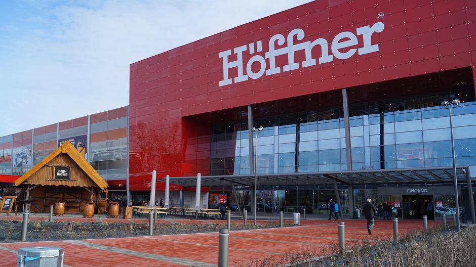 Höffner startet in die Gartenmöbel Saison