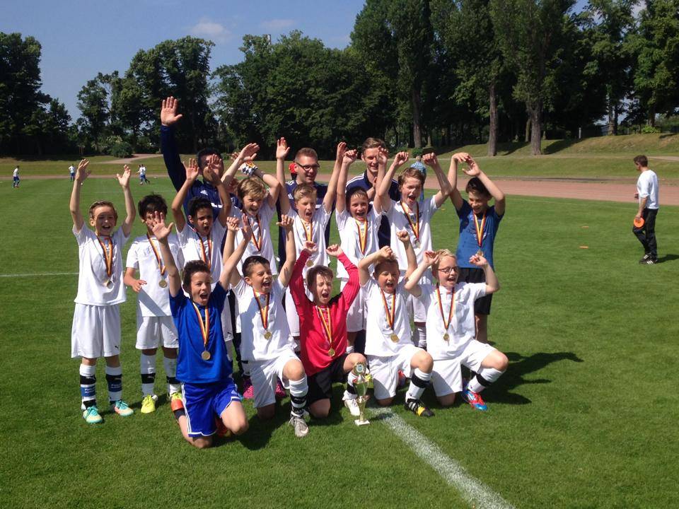  Die E1-Junioren der SG holten den Kreispokal nach Kaarst. 