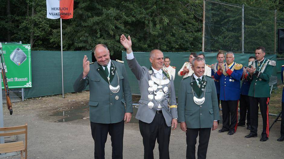 Schützenkönig Matthias Johnen und seine Minister werden...
