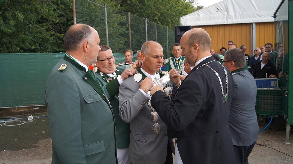 Schützenkönig Matthias Johnen und seine Minister werden...