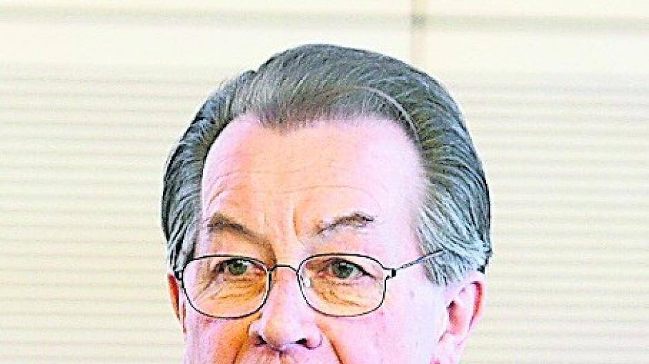 Franz Müntefering nimmt auf dem „Roten Sofa“ Platz