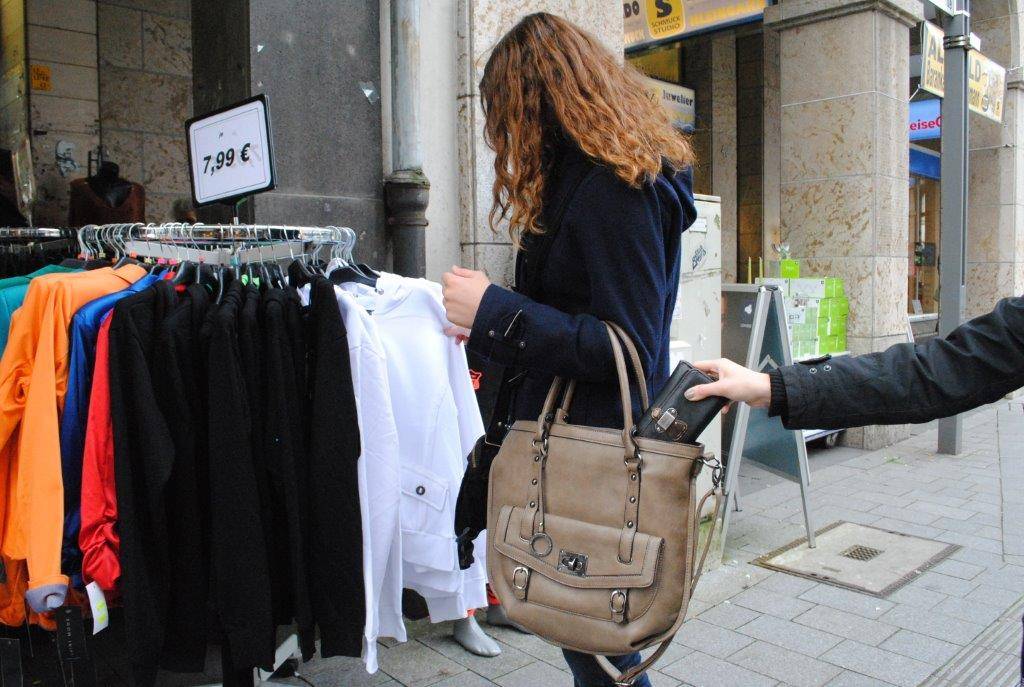 Taschendiebinnen gefasst - Polizei warnt vor Langfingern in den Innenstädten