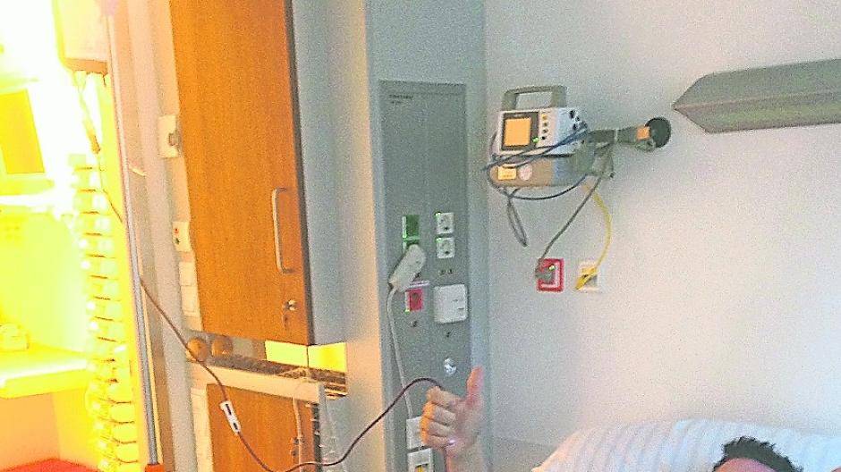  Moni Prinz in der Klinik nach der Übertragung der Stammzellen. Vom Krankenbett aus schickt sie einen lieben Gruß an alle Freunde, Spender, Unterstützer und an alle Leser des Stadt-Kuriers! 