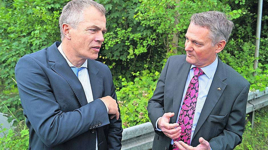  Beim Ortstermin am Nordkanal diskutierte Klaus-Dieter Pruss (r.) mit Umweltminister Johannes Remmel über die Zukunft des Nordkanals. 