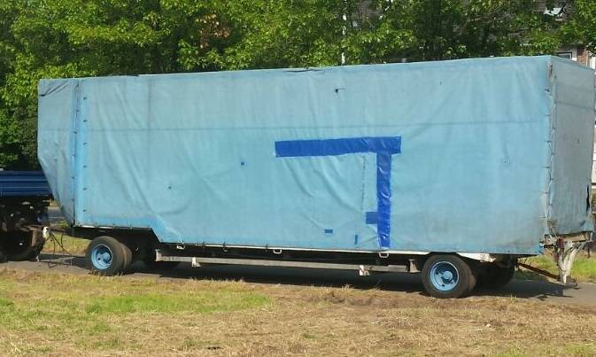 Unbekannte stehlen Kettenkarussell