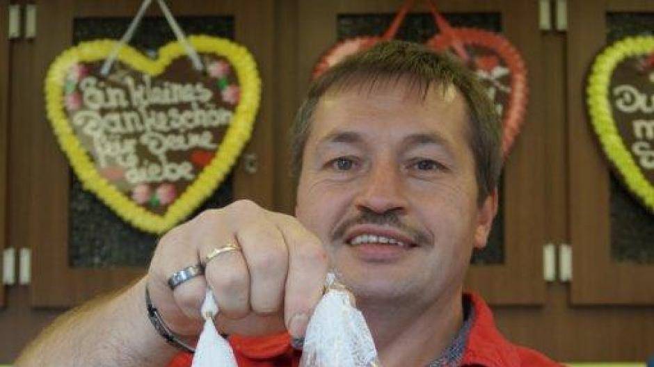 Einen ebenso hohen Status — zumindest auf der Neusser Kirmes — genießen die...