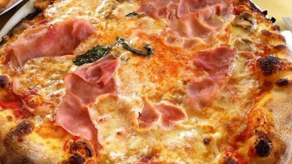 ..., zählt die Pizza zu den großen Errungenschaften Italiens. Belegt mit Salami,...