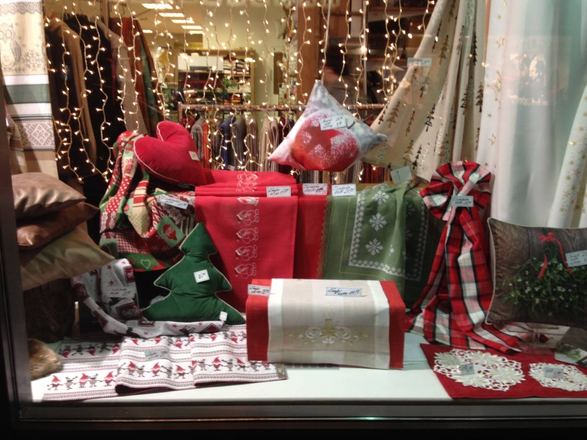 Festliche Tischwäsche und vieles mehr, gesehen bei...Bettenhaus PietschSebastianusstr....