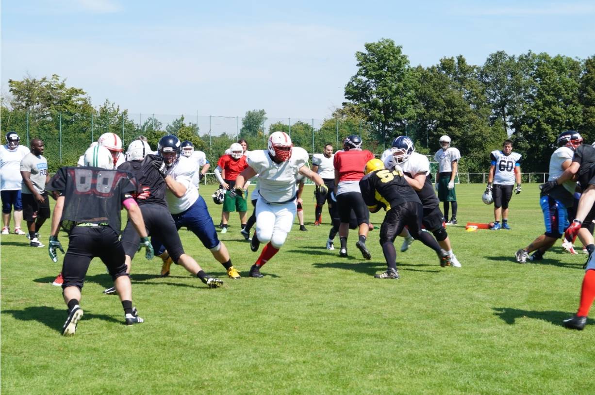  168 Footballer lernten am Samstag auf der Bezirkssportanlage Weckhoven von den Profis. 
