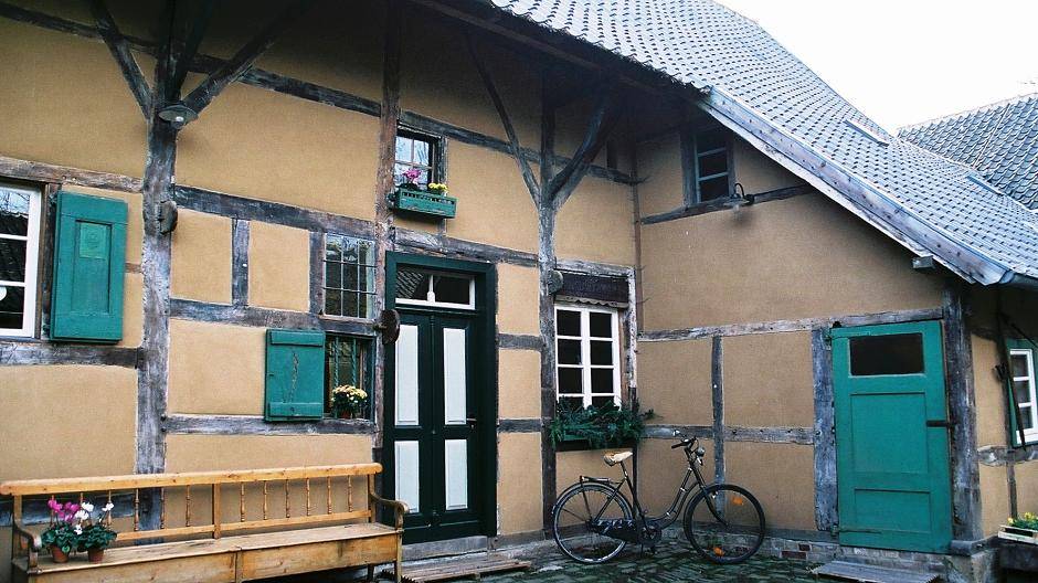 Spuren des Alltags auf dem Tuppenhof: Über der Tür des Wohnhauses, das Anfang des 18....