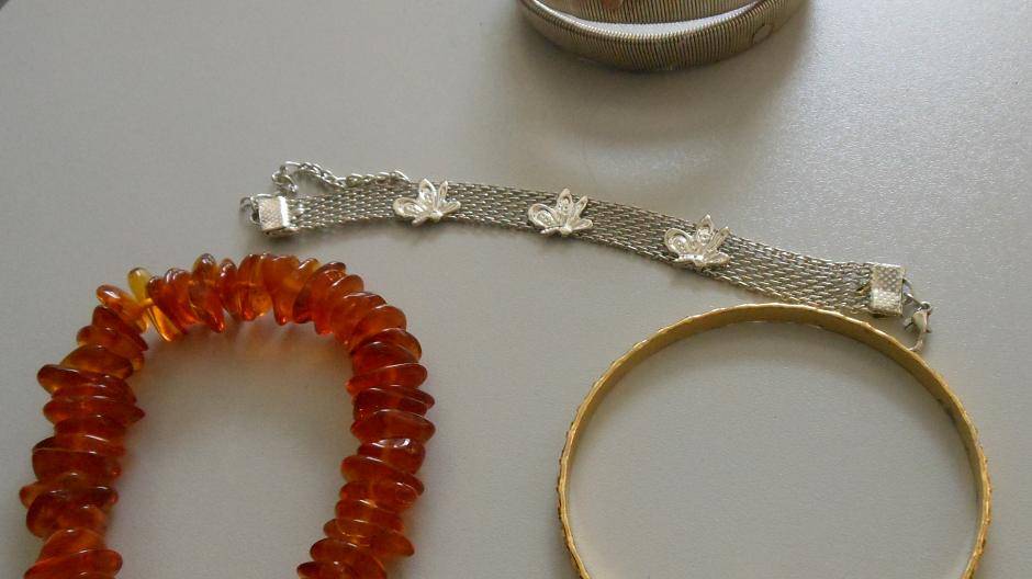 Bilderstrecke: Wem gehört dieser Schmuck?