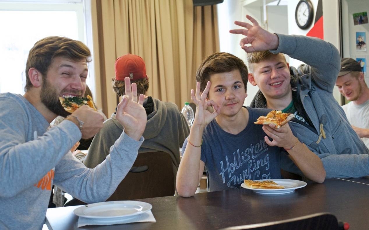  Lecker: Beim gemeinsamen Kochen kamen sich die Jugendlichen des KiJuZe näher - und geschmeckt hat es auch. 