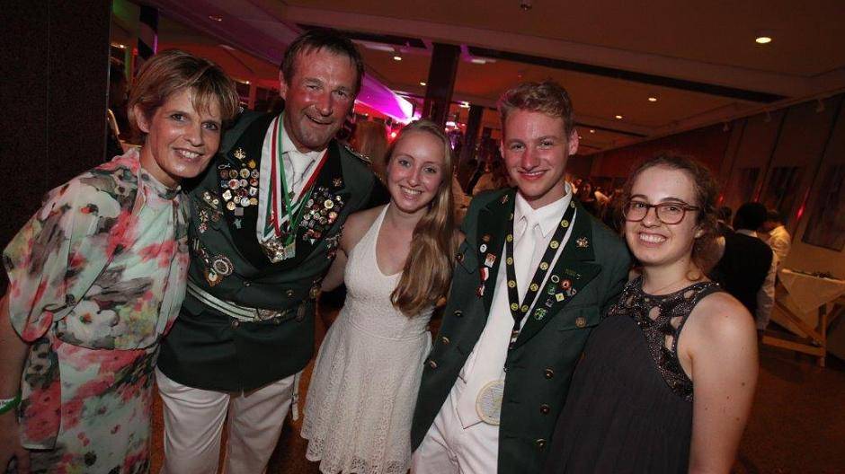 Alle Fotos zum Schützenfest gibt es auf www.fotoatelier-bathe.de. Dort können die...