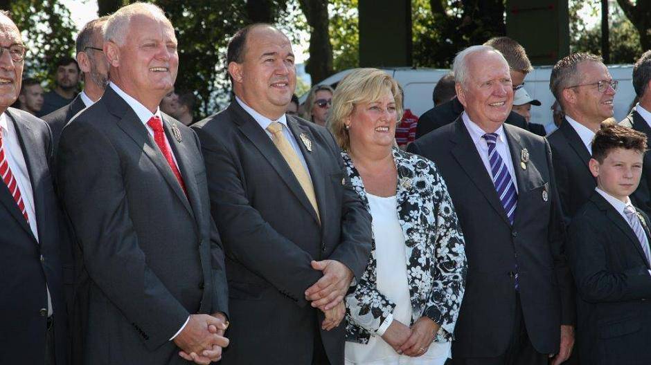 Alle Fotos zum Schützenfest gibt es auf www.fotoatelier-bathe.de. Dort können die...