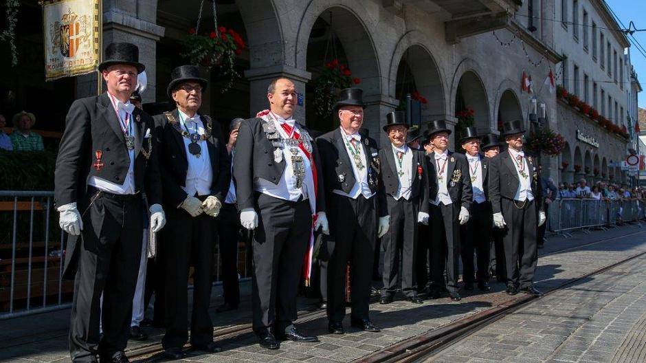 Alle Fotos zum Schützenfest gibt es auf www.fotoatelier-bathe.de. Dort können die...