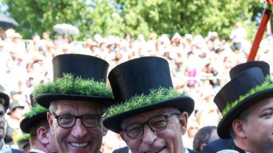 Alle Fotos zum Schützenfest gibt es auf www.fotoatelier-bathe.de. Dort können die...