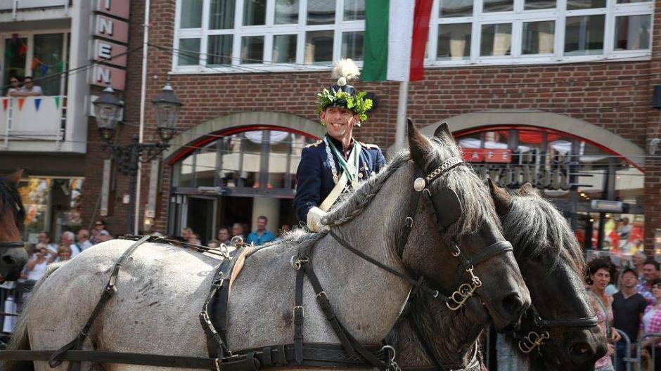 Alle Fotos zum Schützenfest gibt es auf www.fotoatelier-bathe.de. Dort können die...