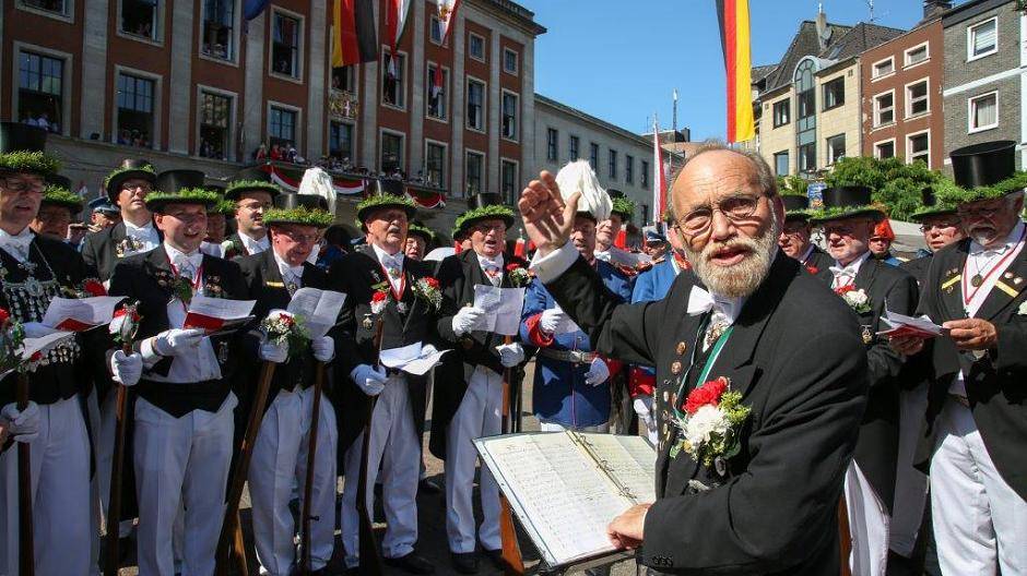Alle Fotos zum Schützenfest gibt es auf www.fotoatelier-bathe.de. Dort können die...
