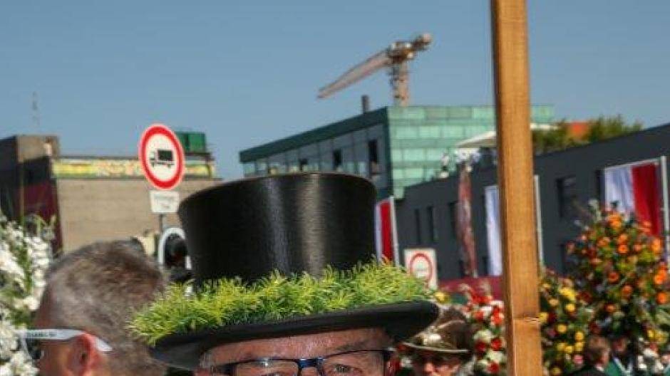 Alle Fotos zum Schützenfest gibt es auf www.fotoatelier-bathe.de. Dort können die...