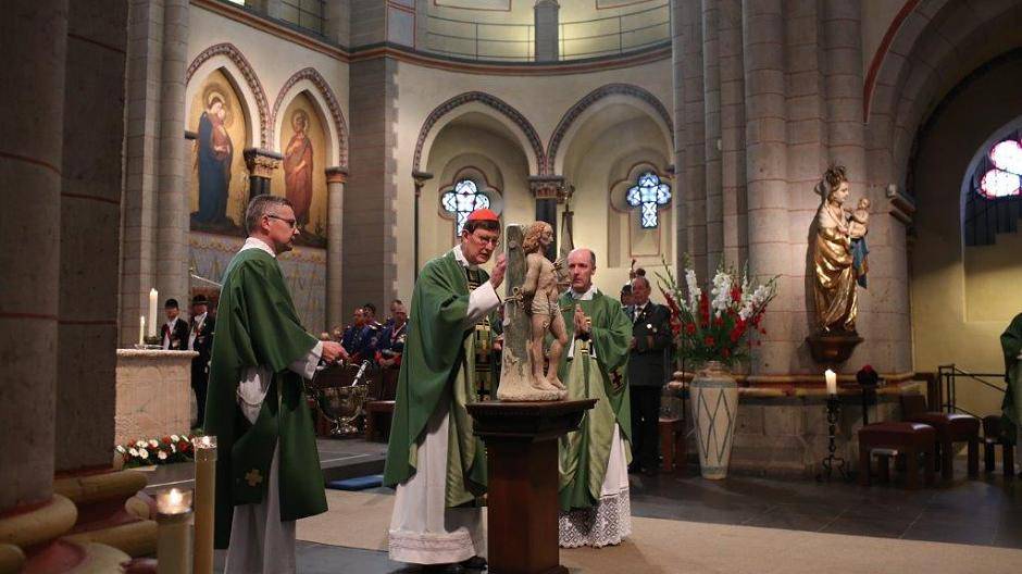 Alle Fotos zum Schützenfest gibt es auf www.fotoatelier-bathe.de. Dort können die...