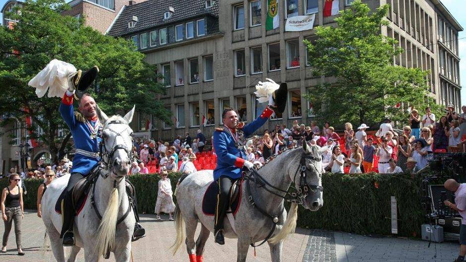 Alle Fotos zum Schützenfest gibt es auf www.fotoatelier-bathe.de. Dort können die...