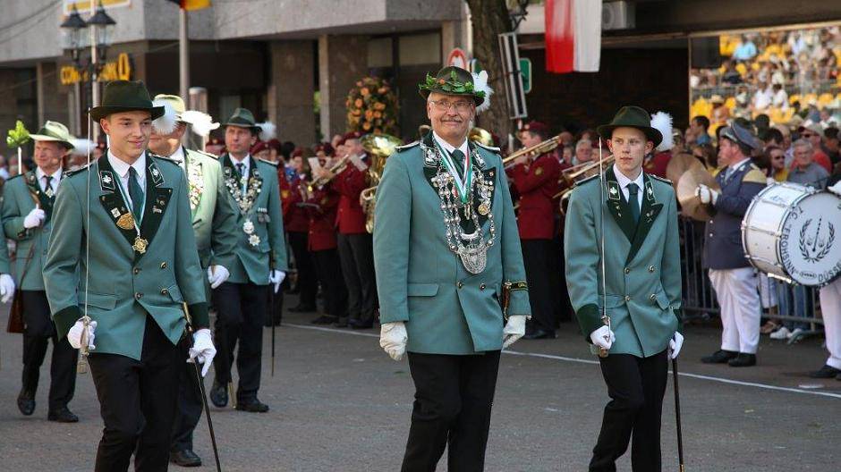 Alle Fotos zum Schützenfest gibt es auf www.fotoatelier-bathe.de. Dort können die...