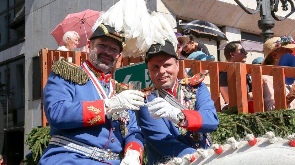 Alle Fotos zum Schützenfest gibt es auf www.fotoatelier-bathe.de. Dort können die...