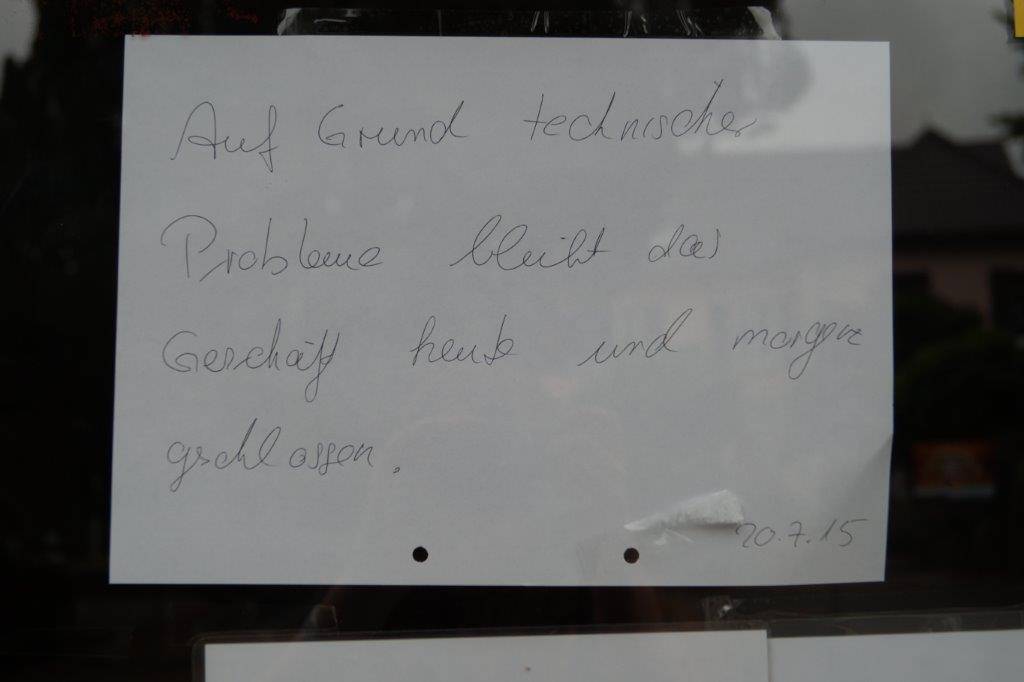 Überfall auf Postfiliale - Räuber bedroht Angestellte mit Messer