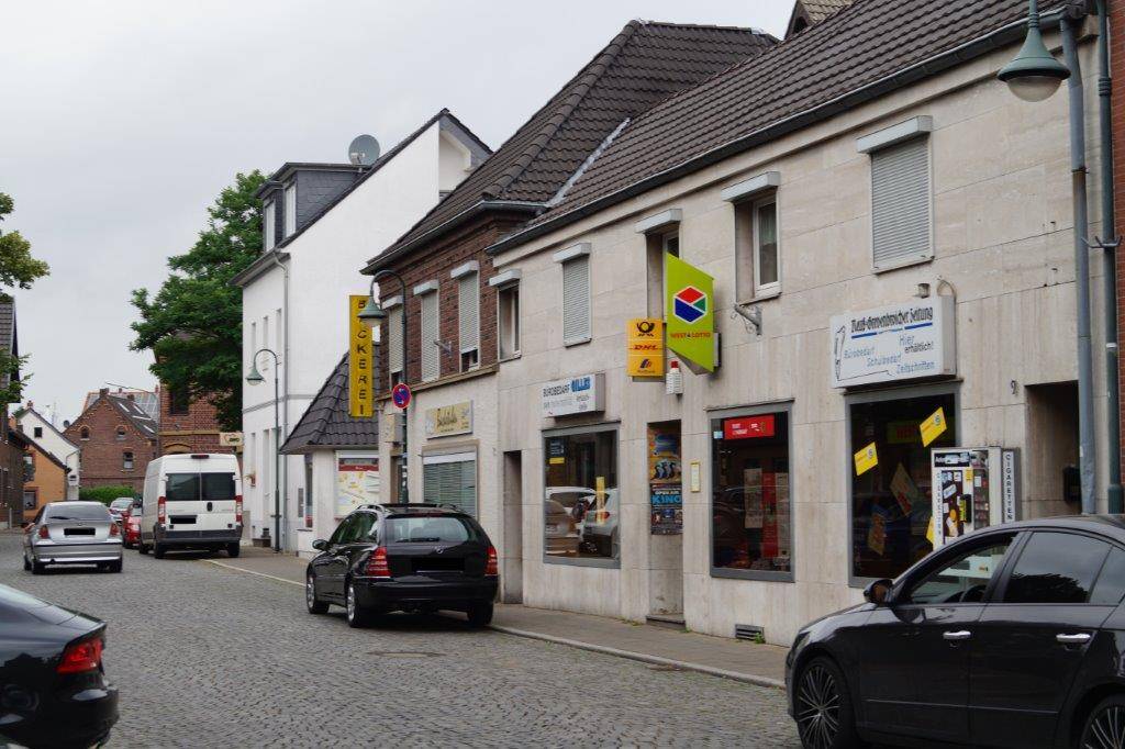 Überfall auf Postfiliale - Räuber bedroht Angestellte mit Messer