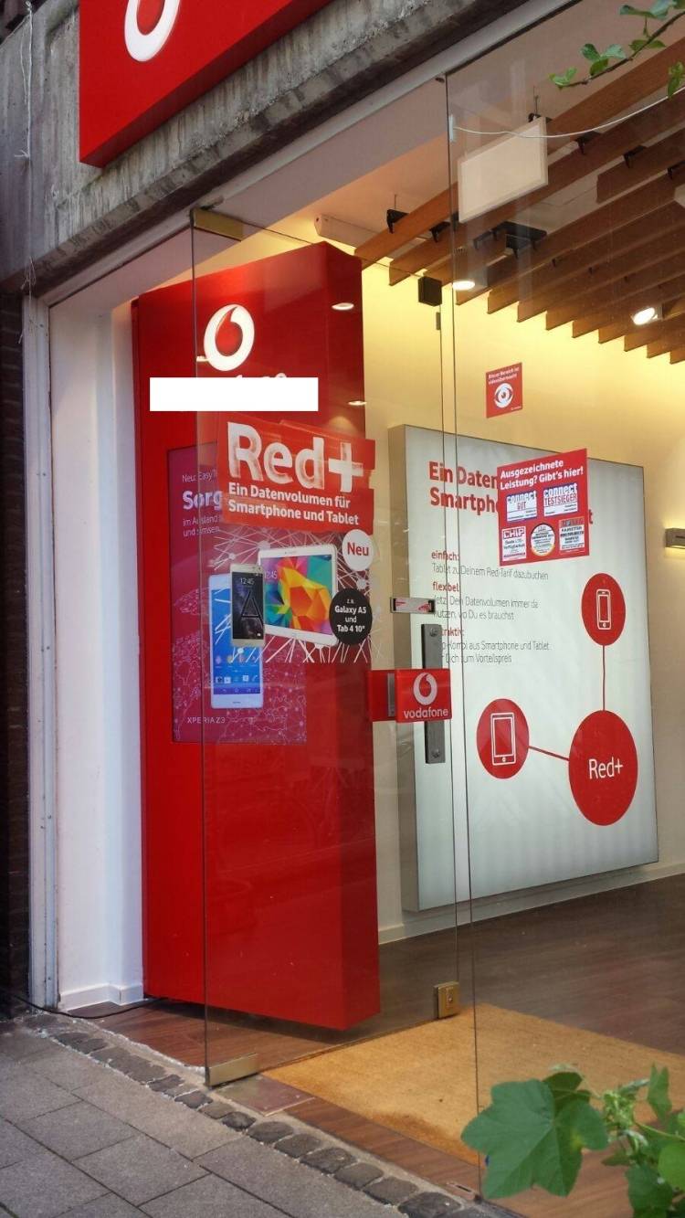 Einbrüche in Parfümerie und Handyladen