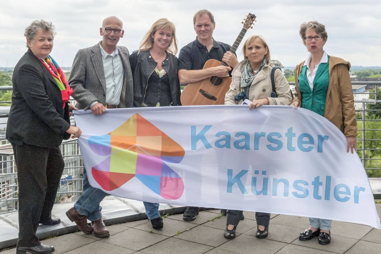  Sie sind beim Kunstsommer dabei (von links): Gerlind Engelskirchen (Künstlersprecherin), Uwe Rössler, Eva Lange, Ralph Hernnkind (Gruppe 3forTune) Ursula Ringes-Schages (Künstlersprecherin) und Maria Höveler (Künstlerin). 