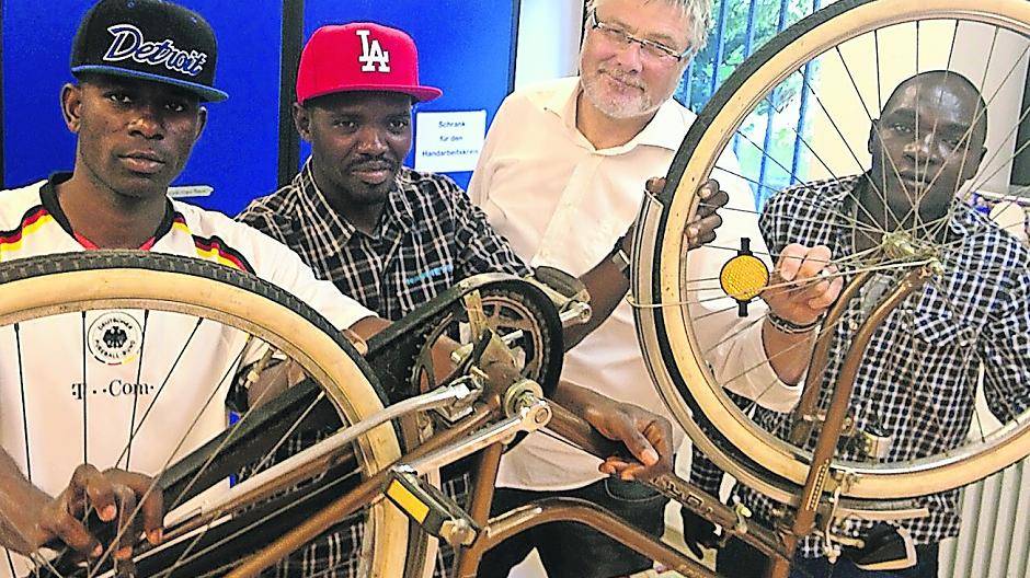 Fahrradwerkstatt im Haus Regenbogen: Hier helfen Flüchtlinge Flüchtlingen